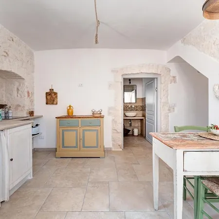 Borgo Altobello 4* 치스테르니노